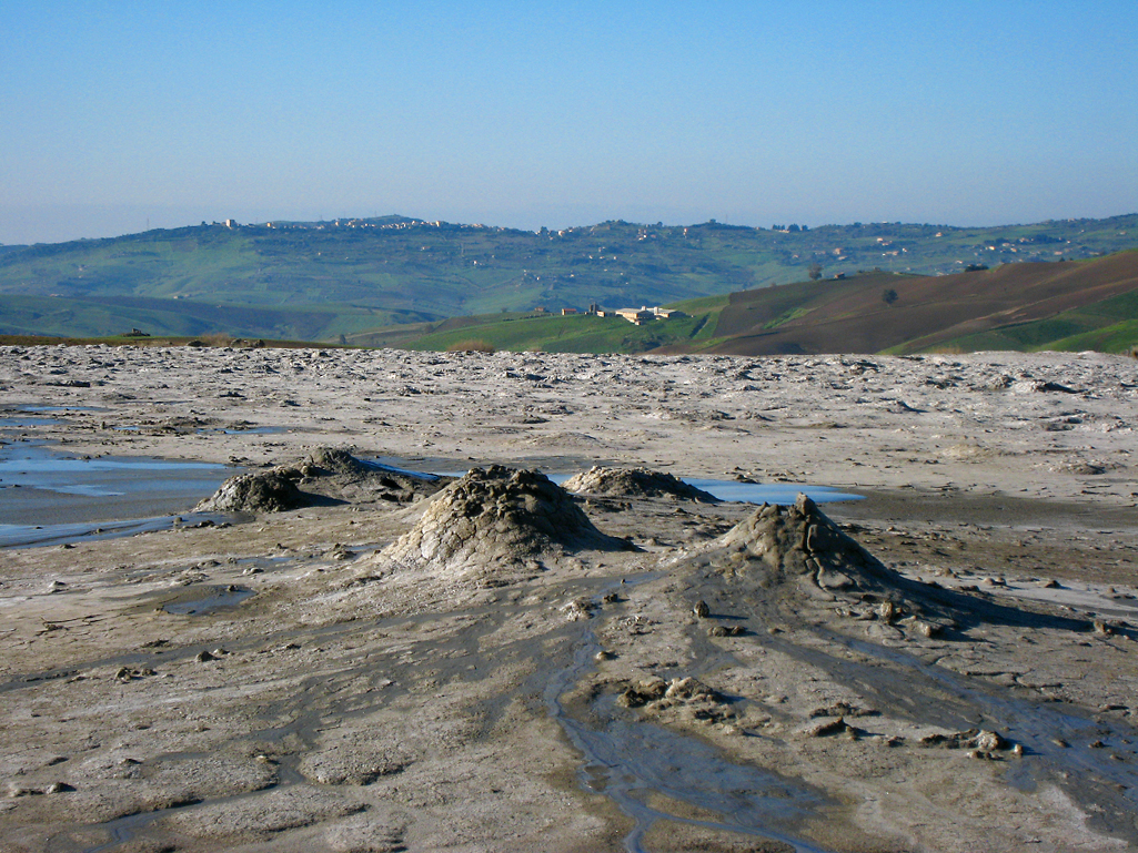 Vulcanelli_di_Macalube_near_Aragona_Sicily_2