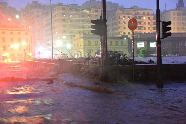 Maltempo: esonda il Bisagno a Genova, una vittima
